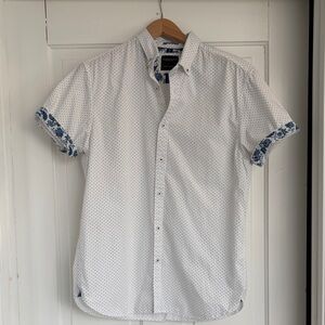 Denim & Flower White Short-Sleeve Button-Down with Blue Floral Trim Men’s Size M
